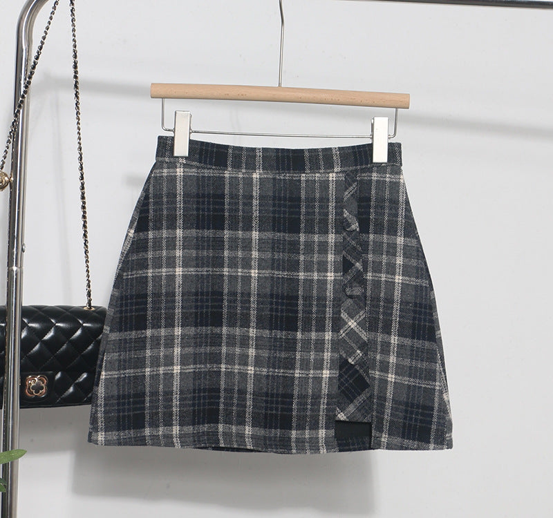 Grid patterned hip hugging irregular high waisted A-line short skirt