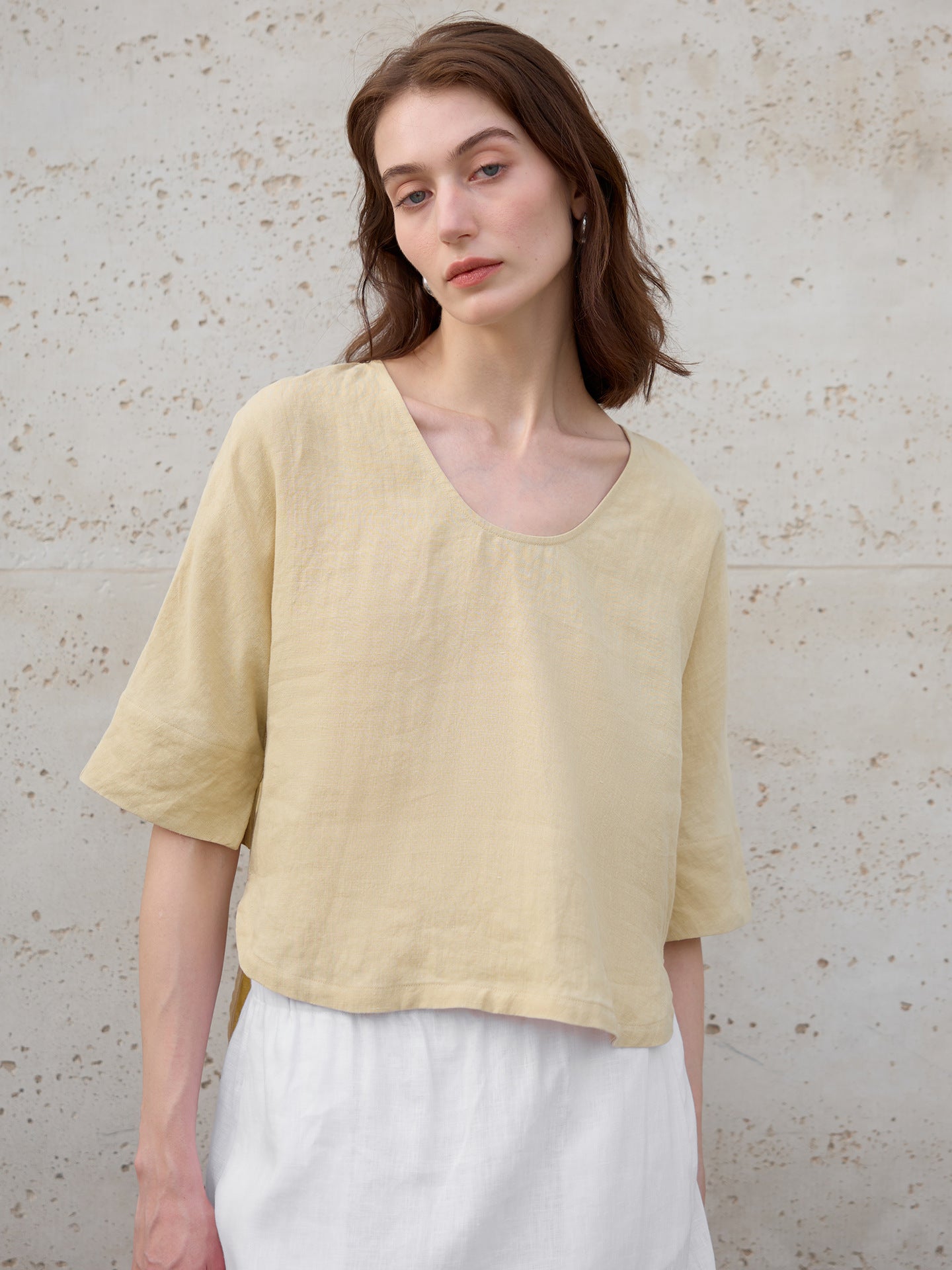 High-Grade Hemp Five-Quarter Sleeve T-Shirt for Women, Summer Cool-Feeling Mid-Sleeve Design with Asymmetric Hem Loose Top