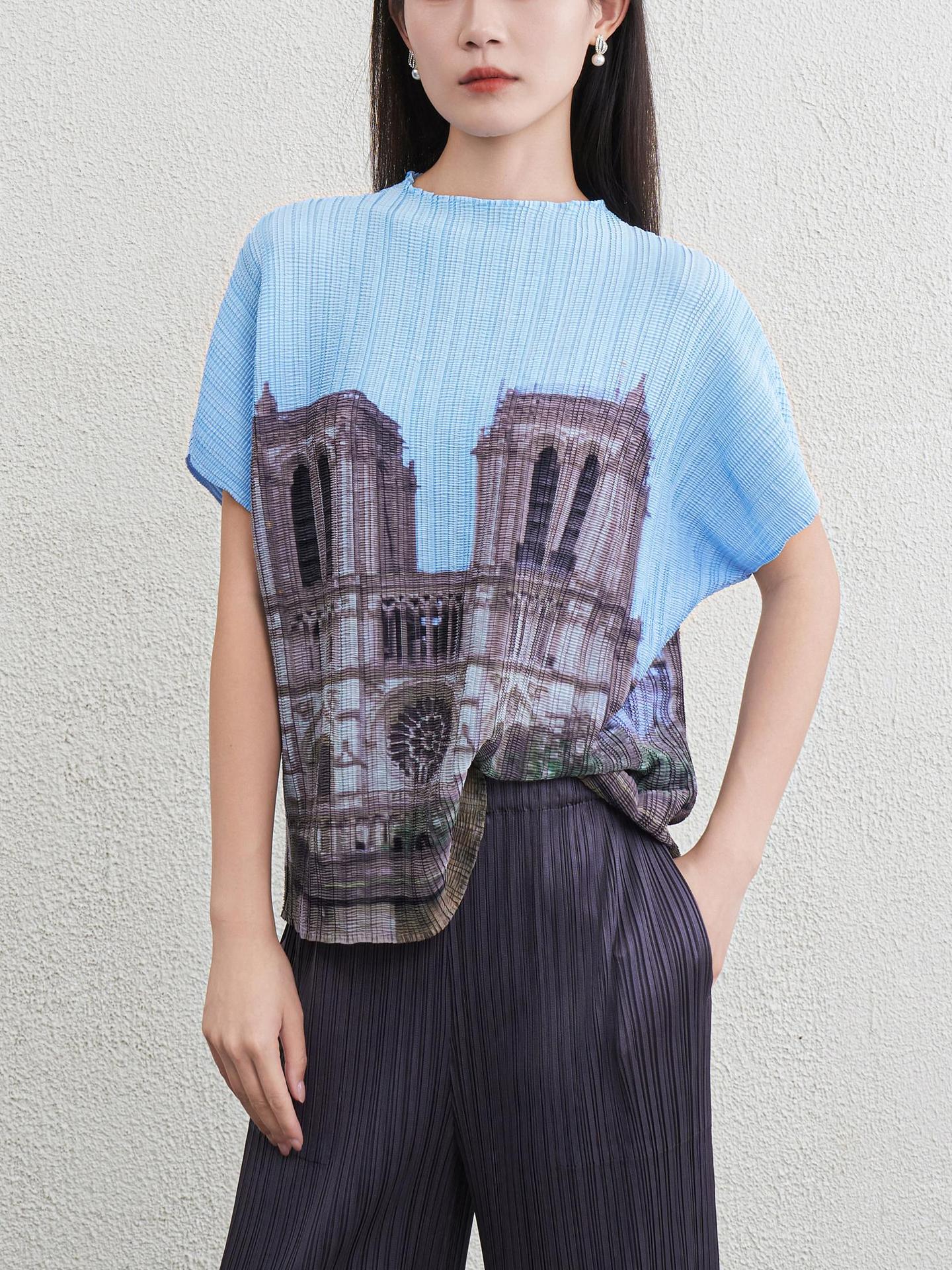 Round neck slimming short sleeved T-shirt for women