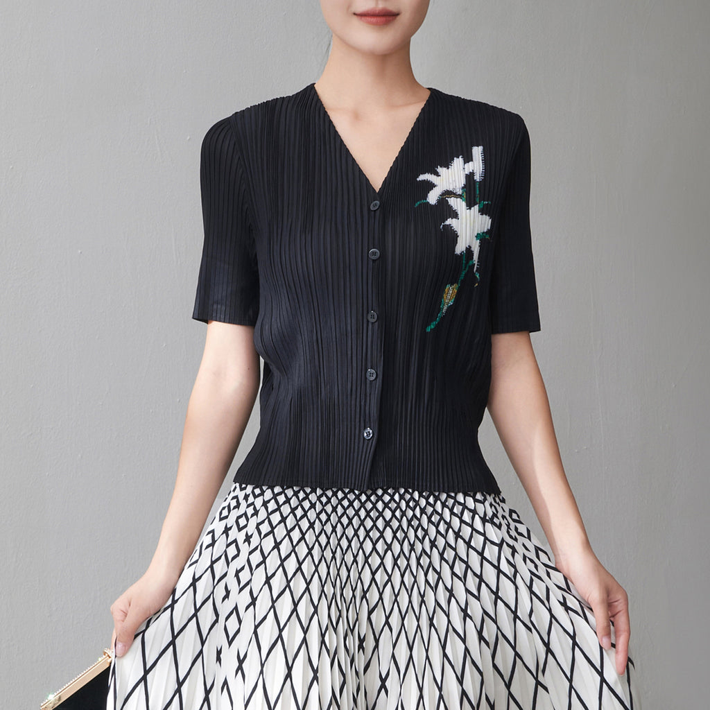 Short sleeved pleated cardigan for women