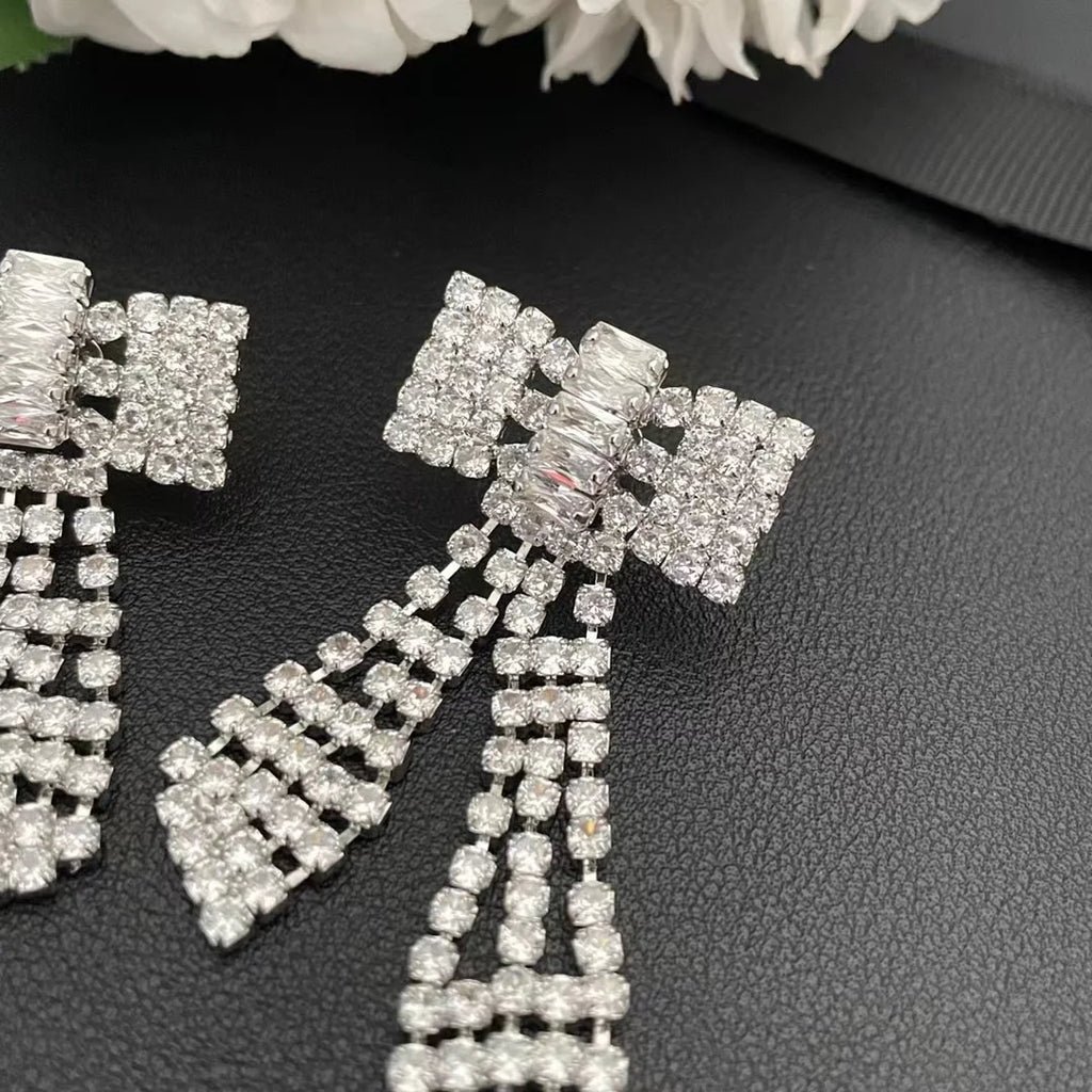 Niche brand retro fashion bow zircon earrings