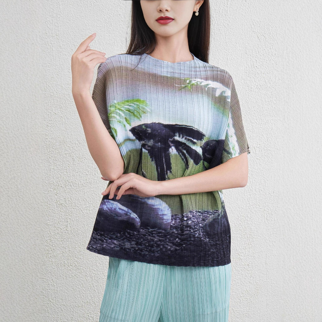 Round neck slimming short sleeved T-shirt for women