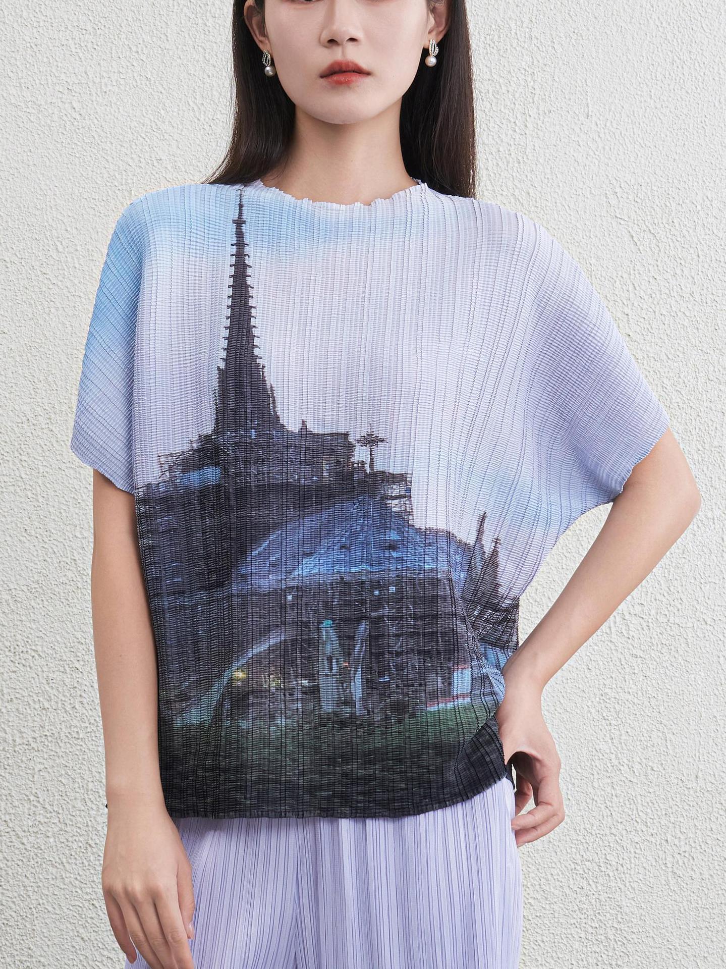 Round neck slimming short sleeved T-shirt for women
